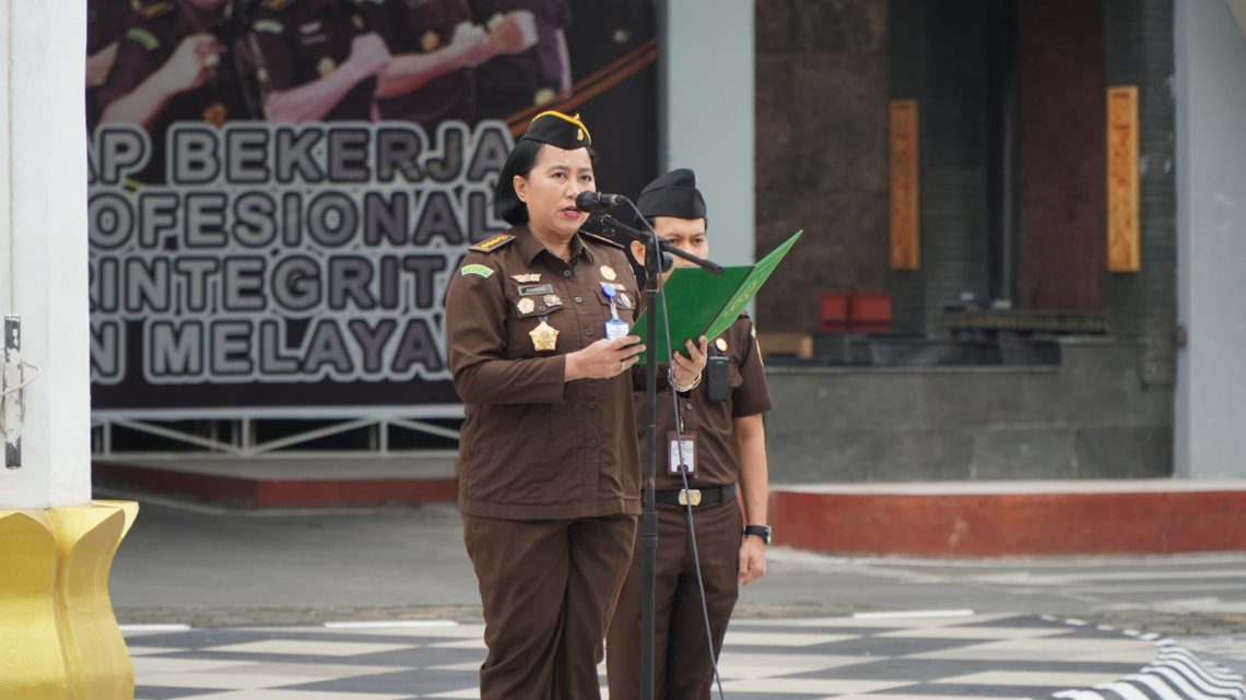 Asisten Pengawasan Kejaksaan Tinggi Riau Penerima Apel Kerja Pagi