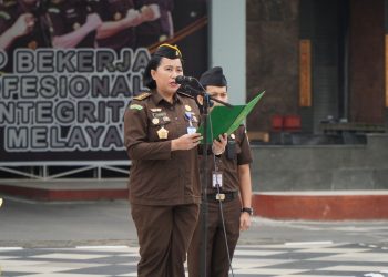 Asisten Pengawasan Kejaksaan Tinggi Riau Penerima Apel Kerja Pagi