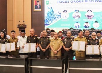 Kajati Dr. Supardi dengan Bupati/Walikota & Kajari se-Riau Tandatangani MOU 