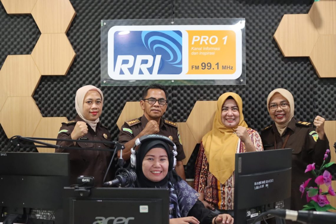 Jaksa Fungsional Bidang Intelijen Kejati Riau Menjadi Narasumber Dialog Interaktif