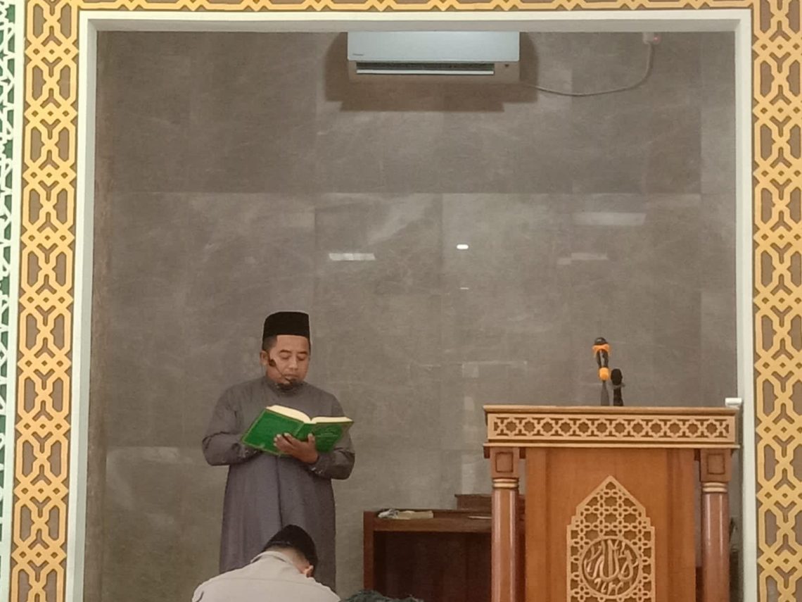 Siapa yang sholat 40 hari berjamaah akan Dicatat Baginya Dua Kebebasan
