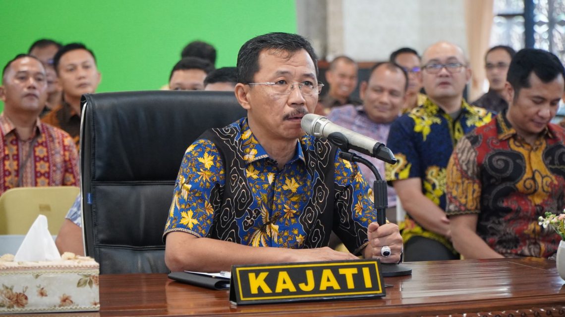 Kajati Riau Dr. Supardi mengikuti kegiatan Kunjungan Kerja Virtual Jaksa Agung RI