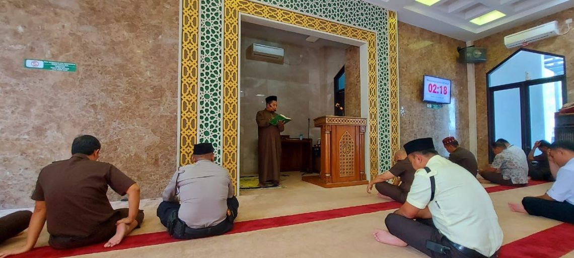Dosa Meninggalkan Sholat Lima Waktu Sangat Besar