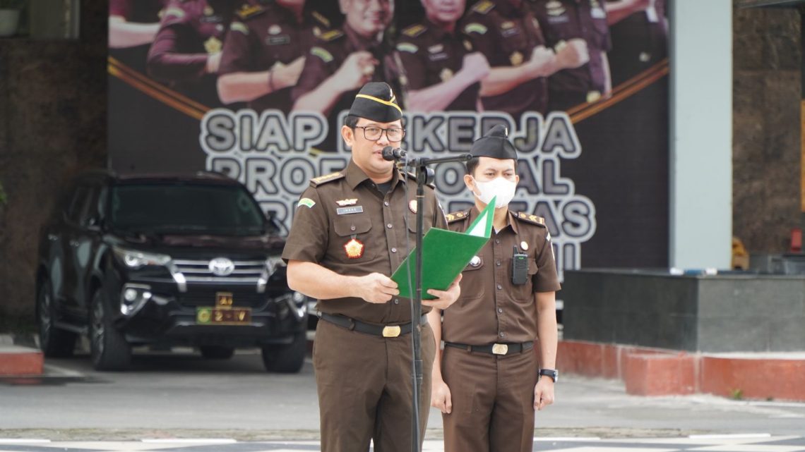 Asisten Tindak Pidana Khusus Kejaksaan Tinggi Riau Penerima Apel Kerja Pagi