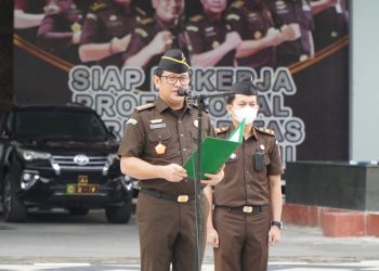 Asisten Tindak Pidana Khusus Kejaksaan Tinggi Riau Penerima Apel Kerja Pagi