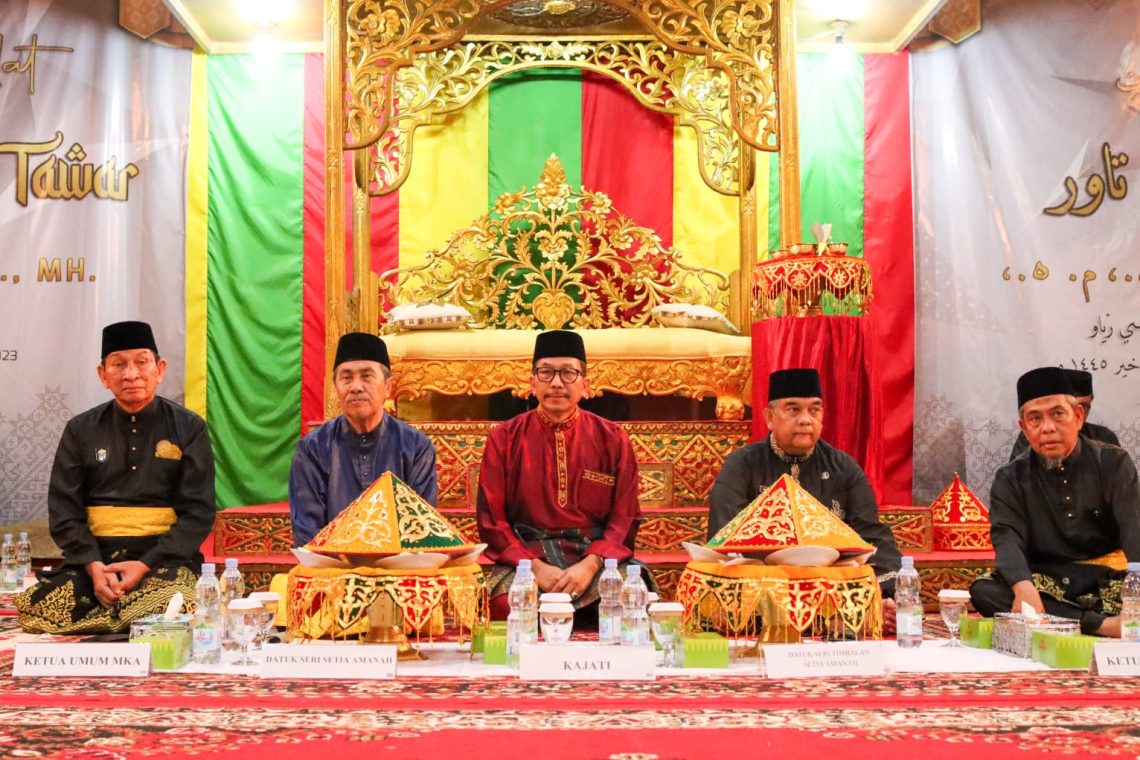 Tepuk Tepung Tawar Kepala Kejaksaan Tinggi Riau Akmal Abbas, SH., MH