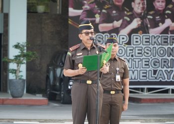 Perdana, Kajati Riau Akmal Abbas Menjadi Menjadi Pembina Apel Kerja Pagi
