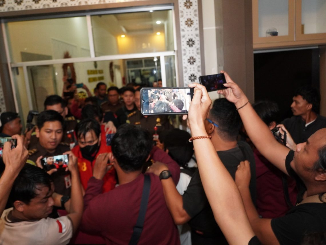 Tim Penyidik Pidsus Kejati Sumsel Lakukan Penahanan Terhadap 3 Tersangka Perkara Perpajakan   