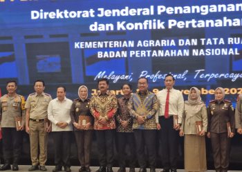 Kejaksaaan Tinggi Jambi Dianugerahi Pin Emas 
