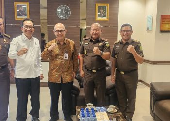 Kajati Akmal AbbasTerima Kunker dan Silaturahmi Plt Kepala OJK Provinsi Riau