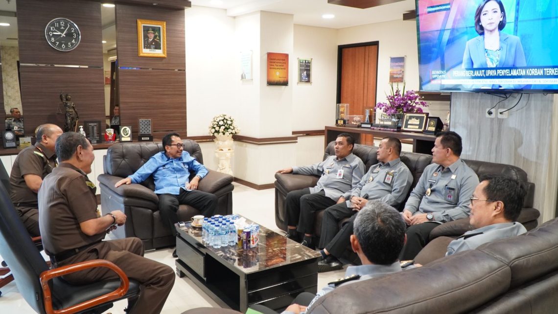 Perkuat Sinergitas, Kakanwil Kemenkumham Riau Kunjungan Kerja ke Kajati Abbas Akmal