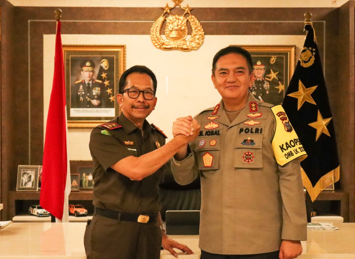 Kajati Akmal Abbas Melakukan Kunjungan Kerja dan Silaturahmi dengan Kapolda Riau