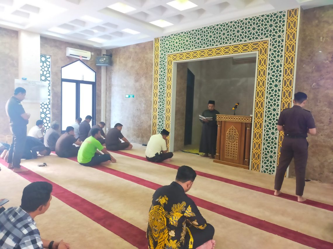 Tausiyah Qobliyah Dzuhur di Kejaksaan Tinggi Riau membahas tentang Kewajiban Wudhu