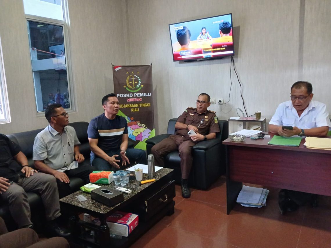 Asisten Intelijen Kejati Riau Tinjau Fasilitas dan Kesiapan Posko Pemilu Kejaksaan Tinggi Riau