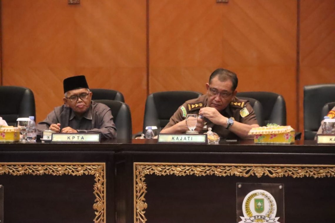 Kasi A Bidang Intelijen Kejaksaan Tinggi Riau Menghadiri Rapat Paripurna DPRD Provinsi 