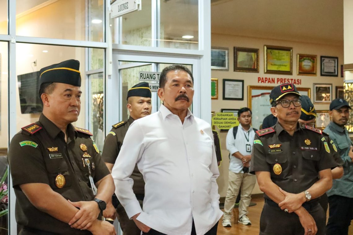 Jaksa Agung ST Burhanudin Meneruskan Kunjungan Kerja ke Kejari Siak dan Pekanbaru