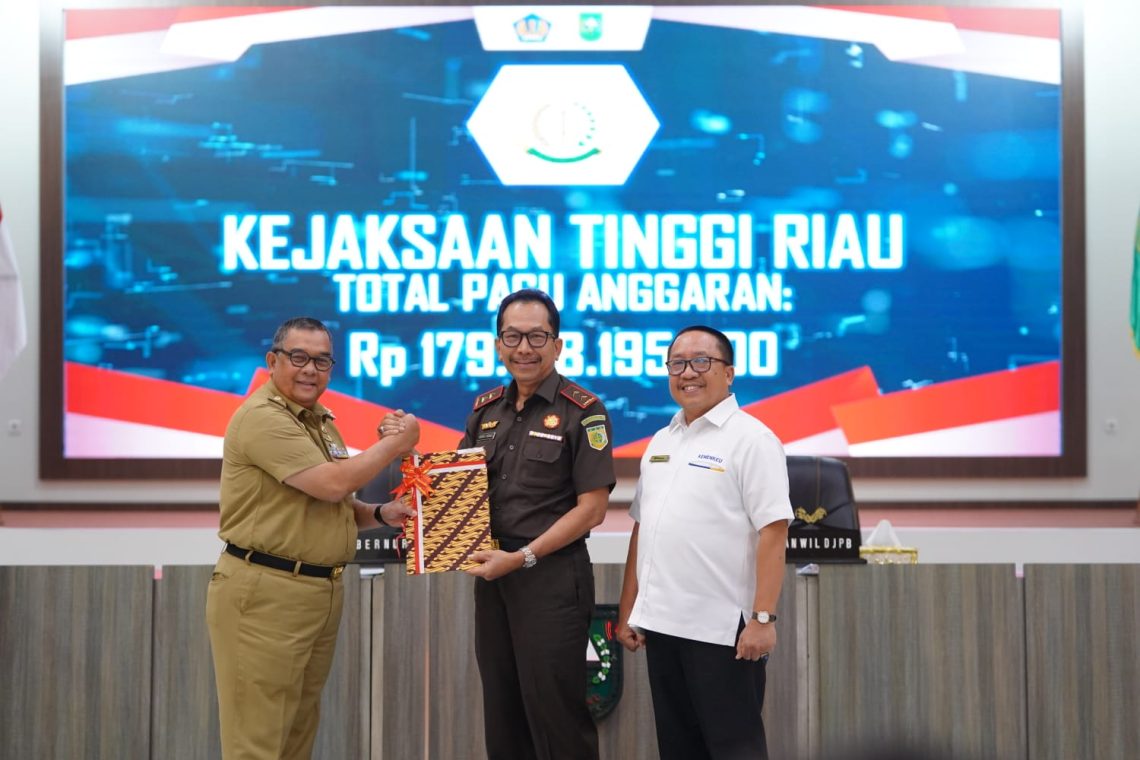 Kajati Riau Menghadiri Kegiatan Penyerahan DIPA dan Alokasi Transfer ke Daerah TA. 2023