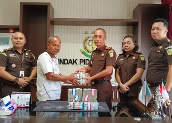 Kejari Kuansing Terima Pengembalian Keuangan Negara dari Ketua Koperasi Rindang