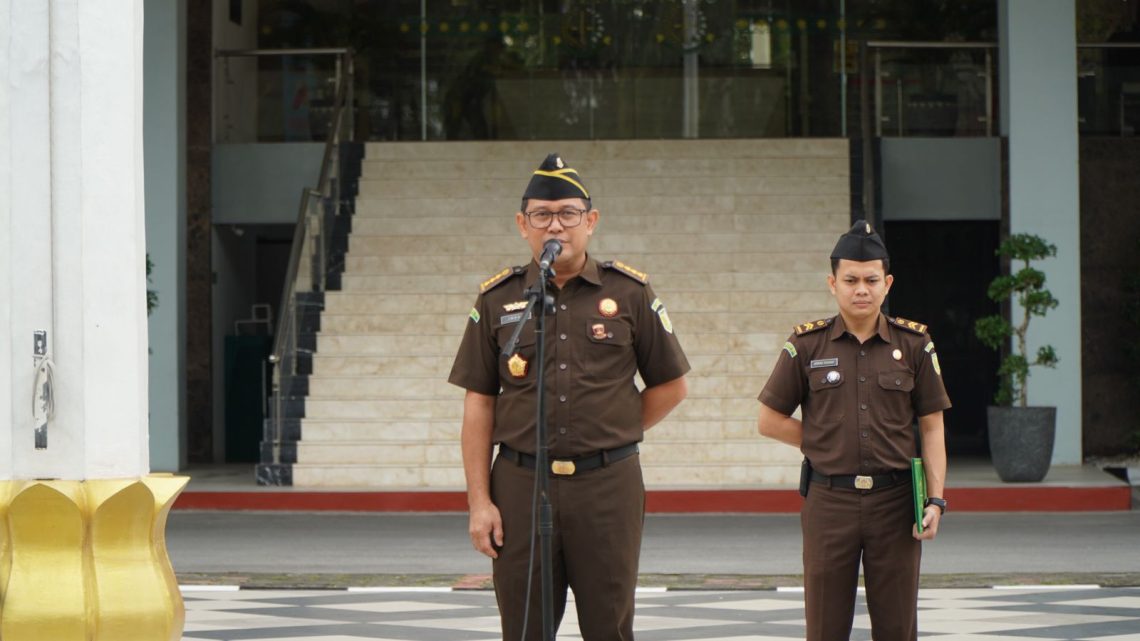Aspidsus Kejati Riau Imran Yusuf Menjadi Penerima Apel Kerja Pagi 