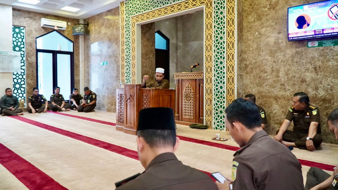 Maulana Husen Al Muqri Bin Ismail Sampaikan Pengajian Rutin di Kejaksaan Tinggi Riau