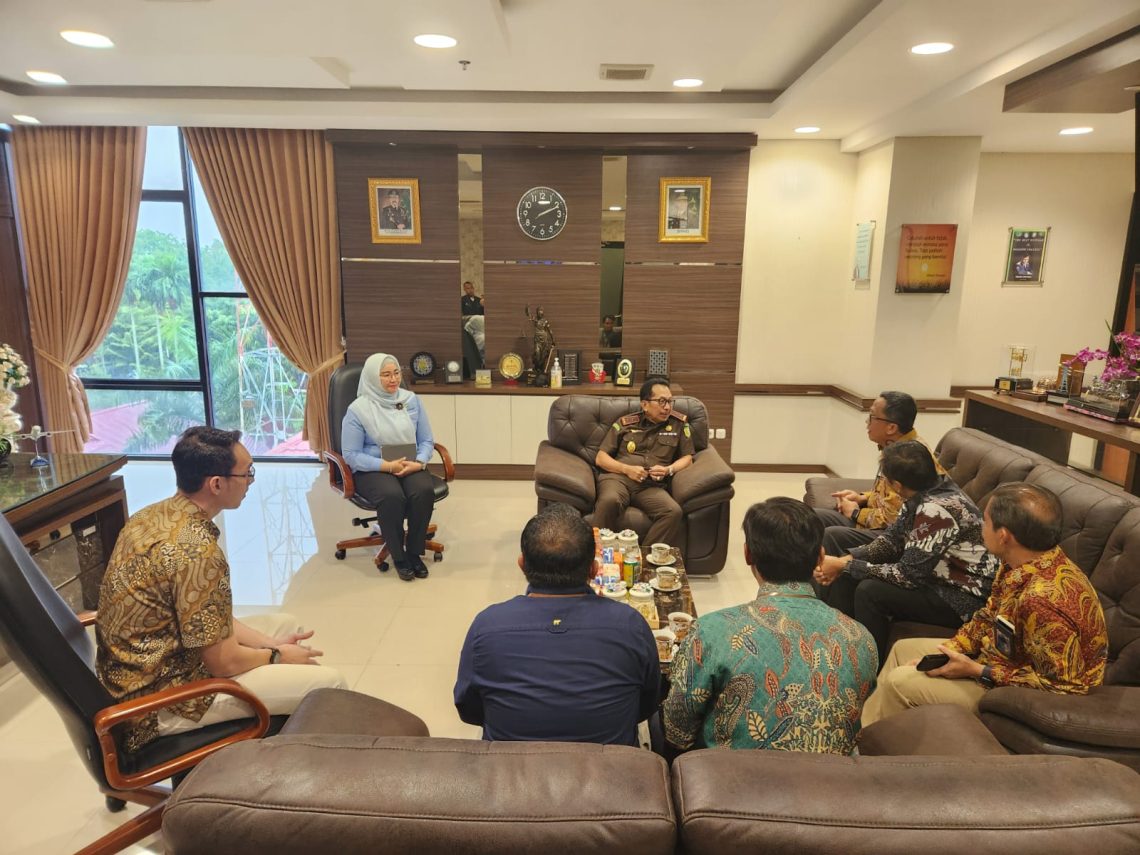Pererat Silaturahmi, Kajati Riau Terima Kunker Pimpinan PT PLN UIW Riau & Kepulauan Riau