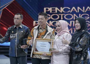 Bupati Rokan Hilir Afrizal Sintong Terima Penghargaan dalam Pengentasan Stunting