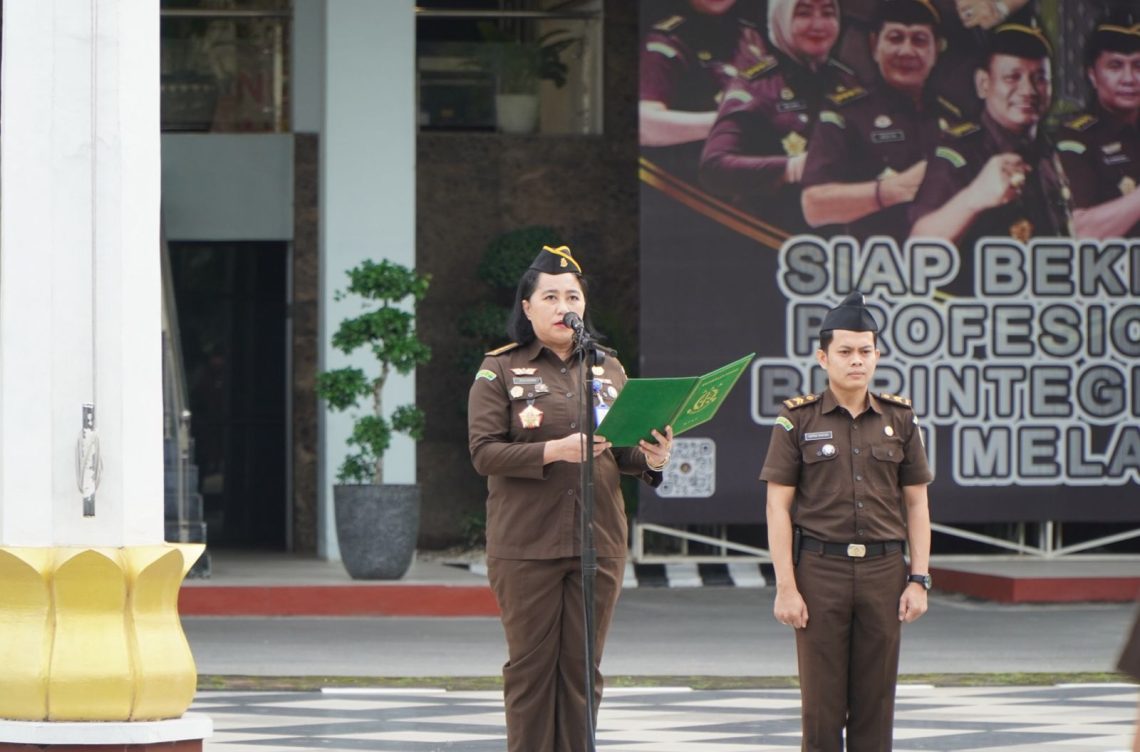 Asisten Pengawasan Kejaksaan Tinggi Riau Penerima Apel Kerja Pagi