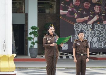 Asisten Pengawasan Kejaksaan Tinggi Riau Penerima Apel Kerja Pagi