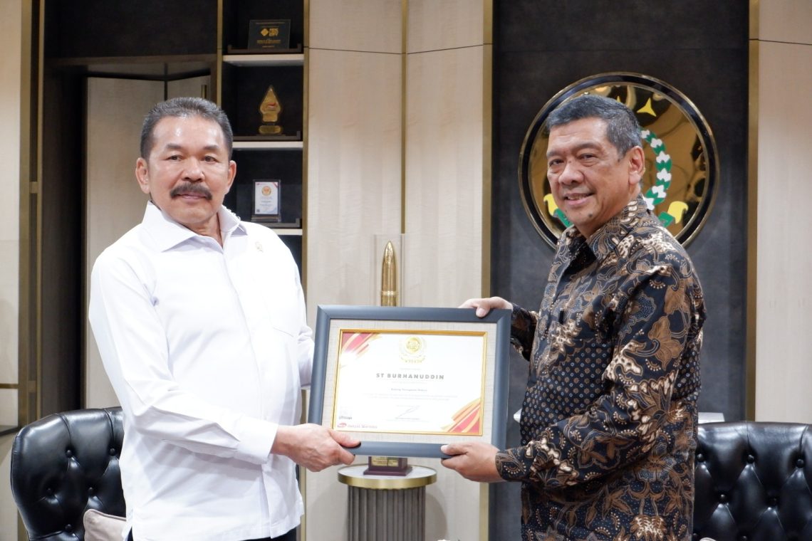 Rakyat Merdeka Beri Penghargaan Best Achievement Award 2023 ke Jaksa Agung ST Burhanudin 