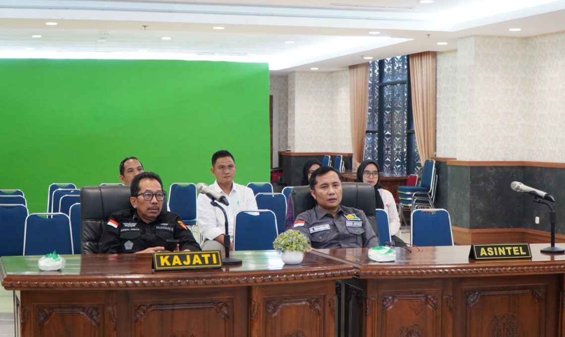 Kajati Riau Ikuti Rapat Persiapan Posko Pemilu Kejaksaan secara Virtual 