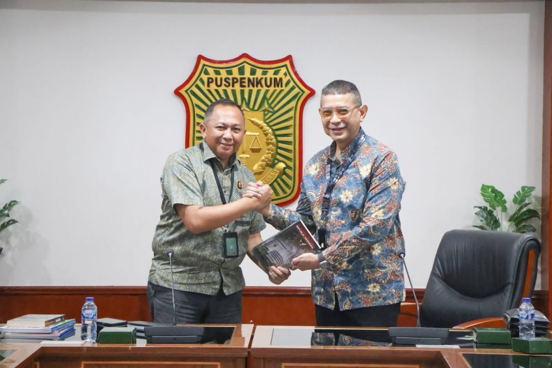 Pejabat Struktural Fikom Universitas Prof.Dr. Mustopo Audiensi dengan Kapuspenkum 