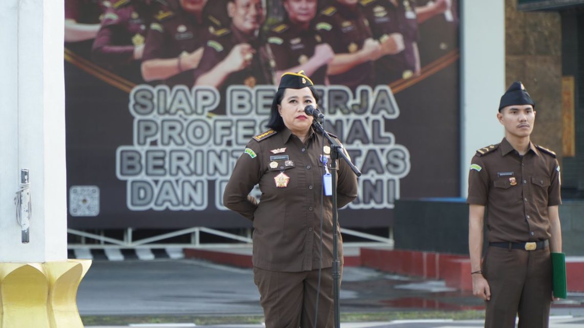 Asisten Pengawasan Kejaksaan Tinggi Riau Penerima Apel Kerja Pagi