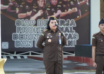 Asisten Pengawasan Kejaksaan Tinggi Riau Penerima Apel Kerja Pagi