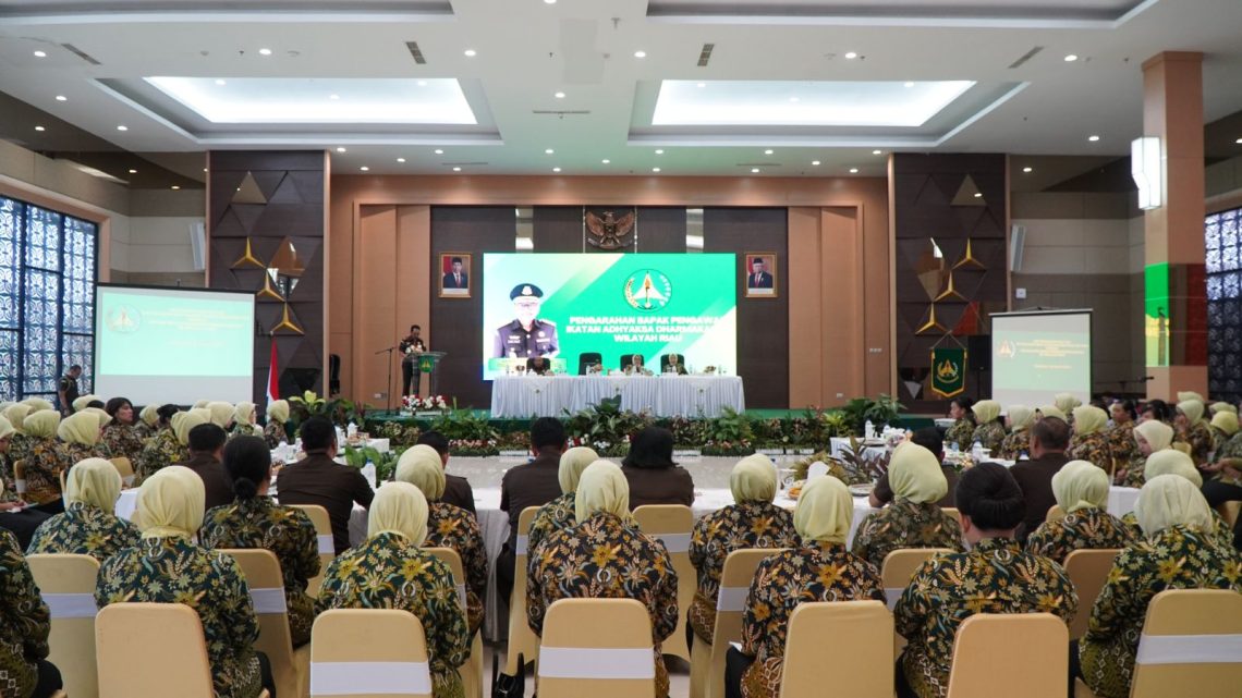 Kajati Akmal Abbas Beri Pengarahan pada Pertemuan Konsultasi IAD Wilayah Riau