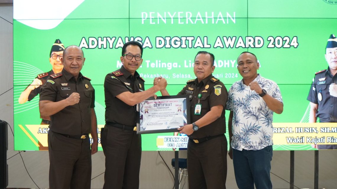 Kajati Riau Akmal Abbas Terima Penghargaan Adhyaksa Digital Award 2024