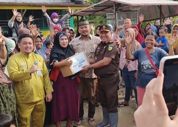 Wakajati Riau Berikan Bantuan Bencana Banjir di Kelurahan Sri Meranti Pekanbaru