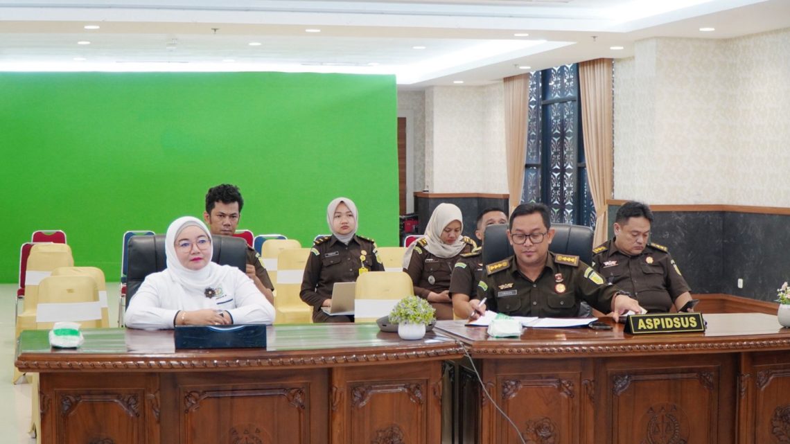 Aspidsus, Asdatun dan Tim Kerja WBBM Kejati Riau Mengikuti Kegiatan HaloRB secara Virtual