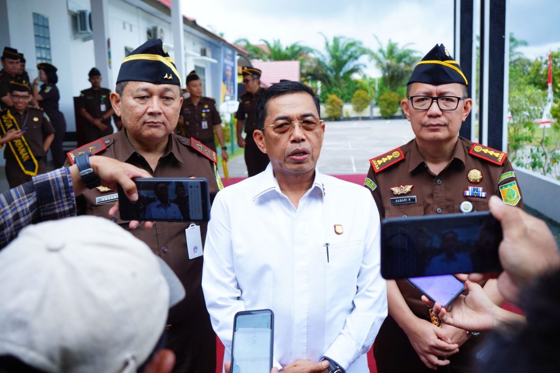 Dr. Sunarta Lakukan Sosialisasi internalisasi & reformasi birokrasi di Kejati Kalteng 