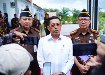Dr. Sunarta Lakukan Sosialisasi internalisasi & reformasi birokrasi di Kejati Kalteng 