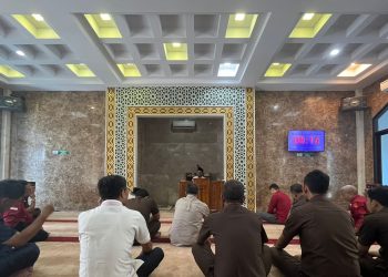 Kebahagiaan yang Hakiki di bahas dalam Tausiyah Qobla Dzuhur Kejati Riau 