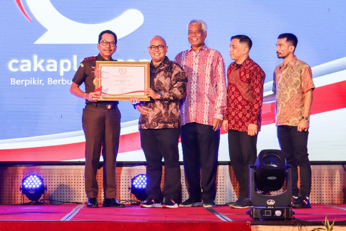 Kepala Kejaksaan Tinggi Riau Raih Penghargaan Cakaplah Awards 2024