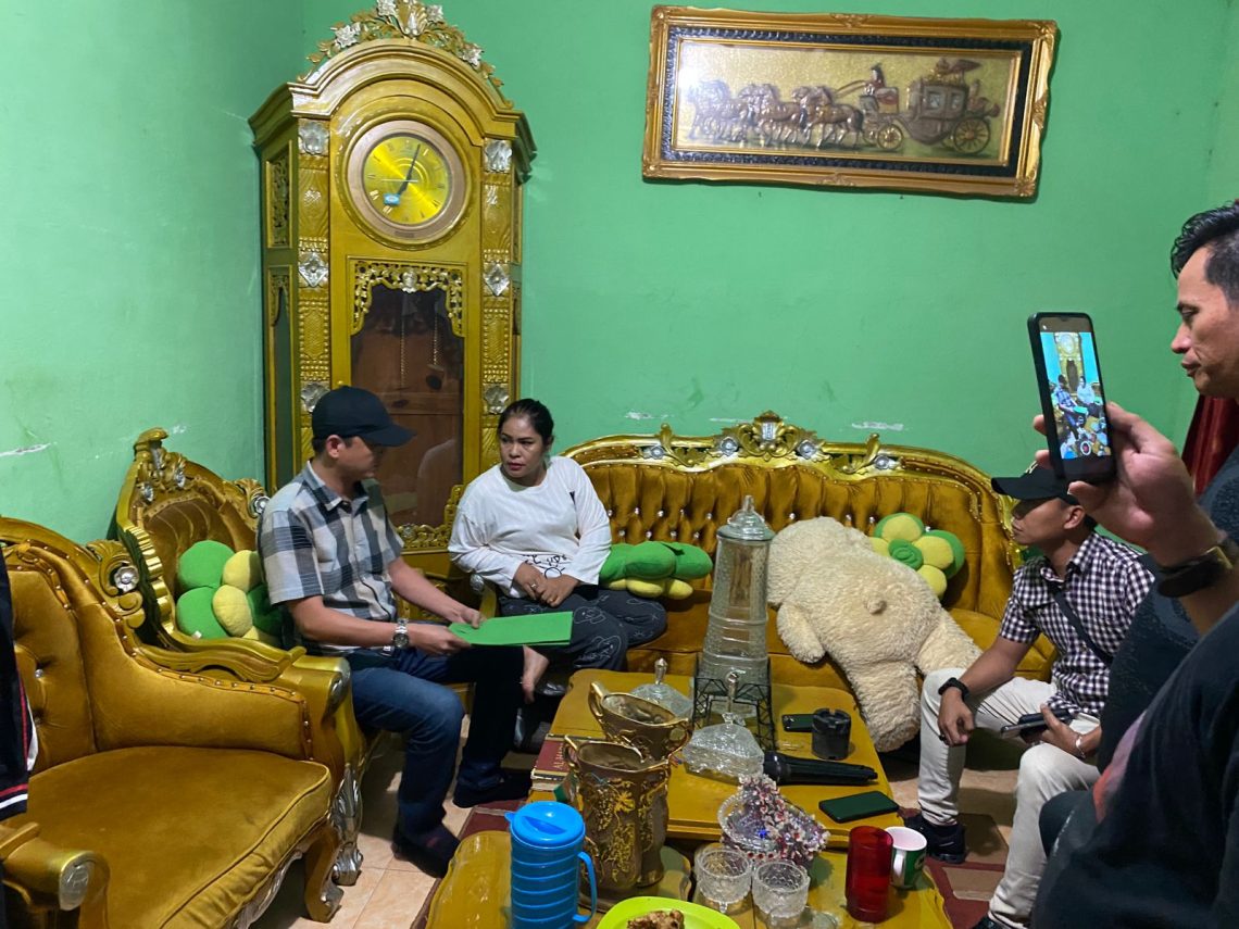 DPO Yeni Verawati Binti Zakarni Diamankan Oleh Tim Tabur Kejati Sumsel