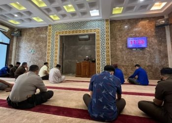 Ustadz Dr. H.M. Fakhri MA Sampaikan Tausiyah Qobla Dzuhur di Kejati Riau 