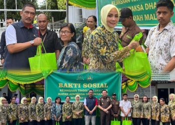 Masyarakat Senang, Kejati Maluku Bersama IAD Gelar Bakti Sosial & Pasar Murah 