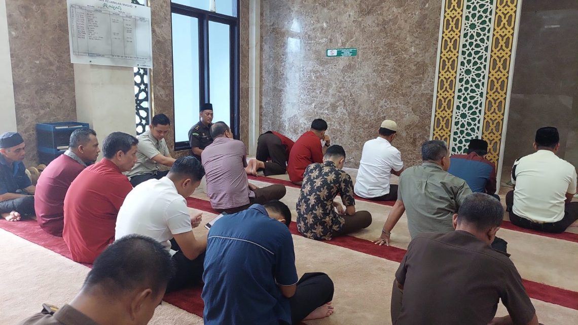 Tausiyah Qobla Dzuhur di Kejati Riau Berjalan Hikmat Tertib dan lancar 