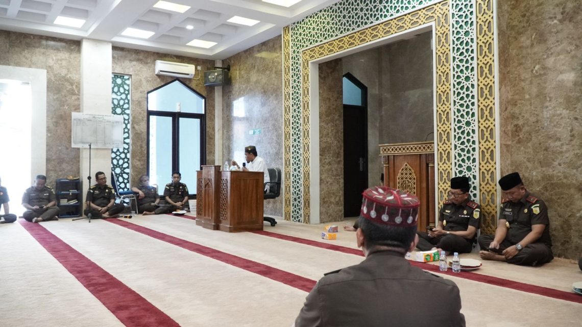 Pegawai Kejati Riau Mengikuti Pengajian Rutin dan Pelepasan Jemaah Ibadah Haji 2024