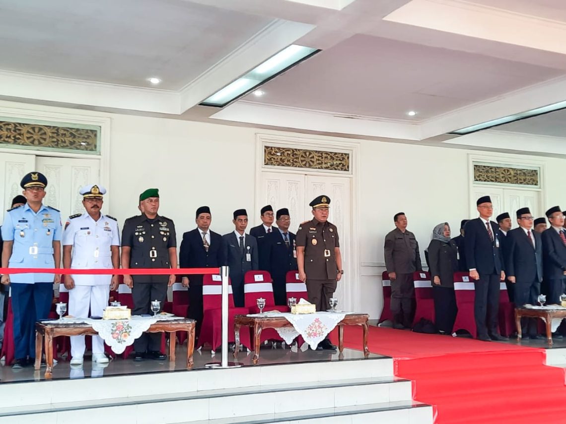 Wakajati Riau Menghadiri Upacara Peringatan Hari Otonomi Daerah XXVII 