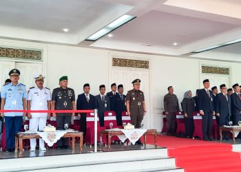 Wakajati Riau Menghadiri Upacara Peringatan Hari Otonomi Daerah XXVII 