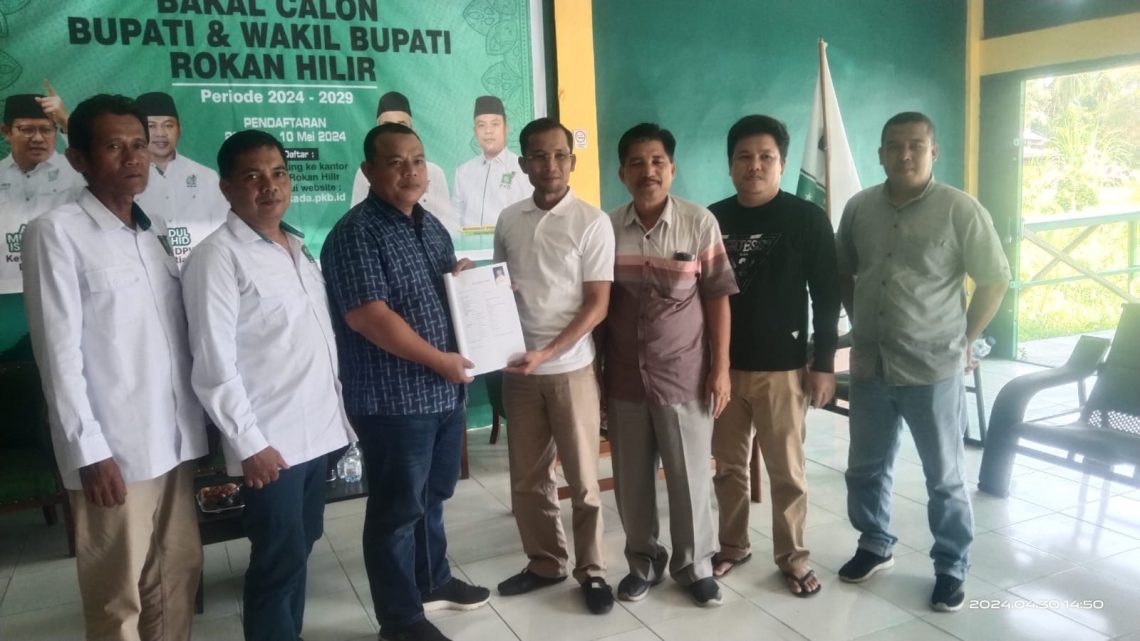 Perdana, Erianda SE Kembalikan berkas Formulir Bacabup ke DPC PKB Rohil