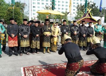 Ribuan Mata Menyaksikan Gelar Adat Datuk Seri Lela Setia Junjungan Negeri Tuan Akmal Abbas, S.H., M.H.